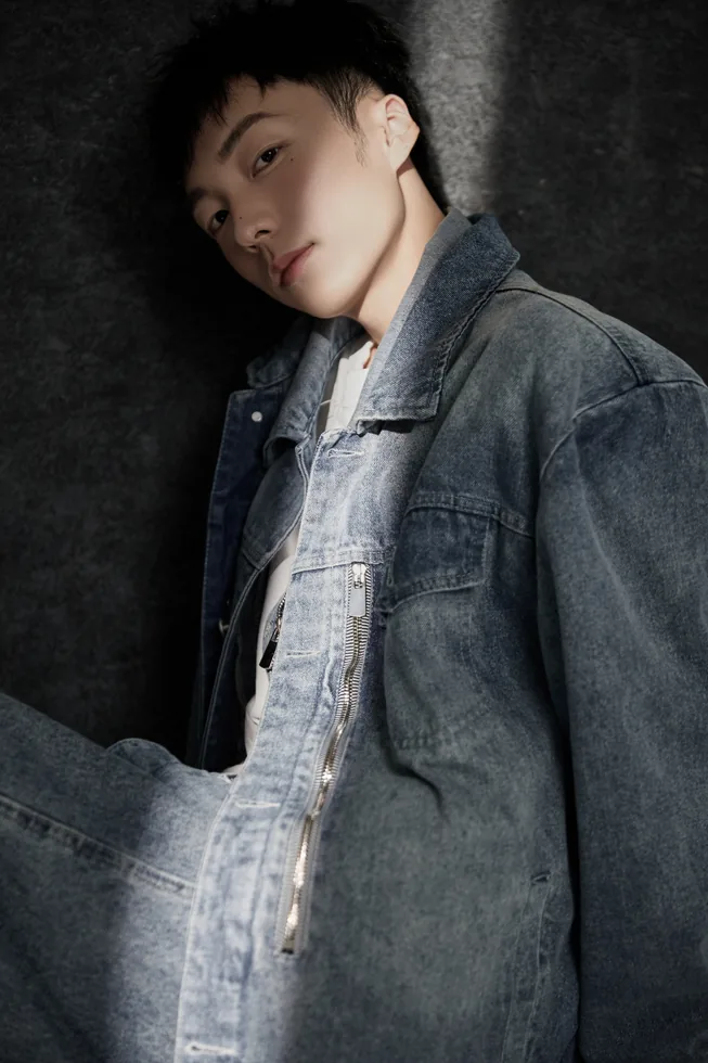 Quiet side denim portrait of Z·GY